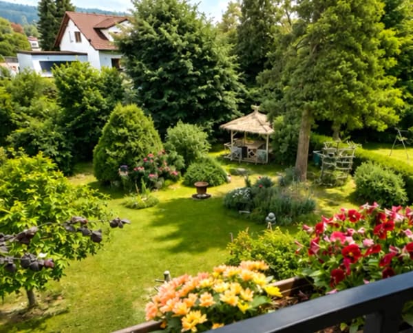 Immobilie in Bermatingen - „3 Wohneinheiten | 250 m² Wohnen + 100 m² Nutzfläche | großer Garten | Bodenseenähe“ - Bild 2