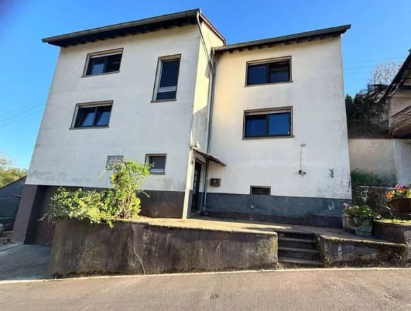 Immobilie in Wallhalben - REDUZIERT IM ANGEBOT- Renovierungsbedürftiges Einfamilienhaus mit Garage und ca. 325 m² Grundstück in Wallhalben - Bild 1