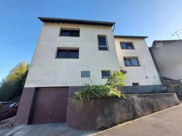 Immobilie in Wallhalben - REDUZIERT IM ANGEBOT- Renovierungsbedürftiges Einfamilienhaus mit Garage und ca. 325 m² Grundstück in Wallhalben - Bild 2