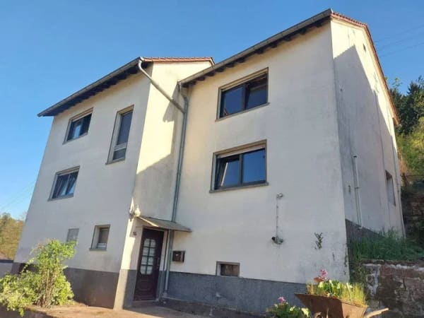 Immobilie in Wallhalben - REDUZIERT IM ANGEBOT- Renovierungsbedürftiges Einfamilienhaus mit Garage und ca. 325 m² Grundstück in Wallhalben - Bild 3