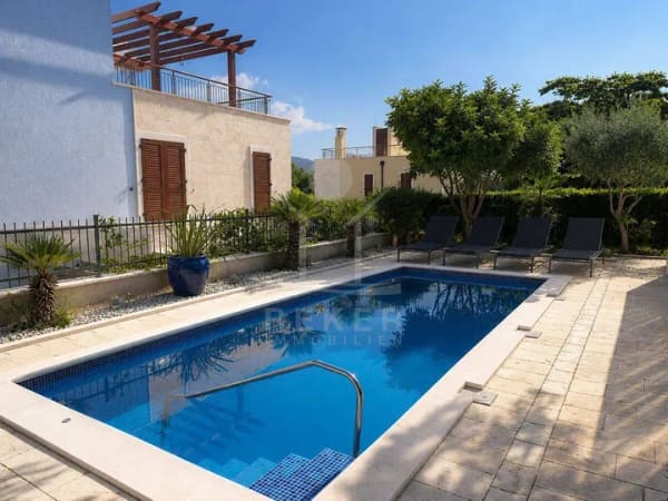 Immobilie in Reinstorf - Ruhige Bucht statt Trubel: Villa auf Brac mit privatem Pool und Panoramablick aufs Meer - Bild 4