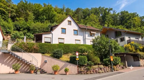 Immobilie in Dossenheim - Großzügiges Zweifamilienhaus mit Garten, 2 Wohneinheiten & Carport – Perfekt für Mehrgenarationen - Bild 0
