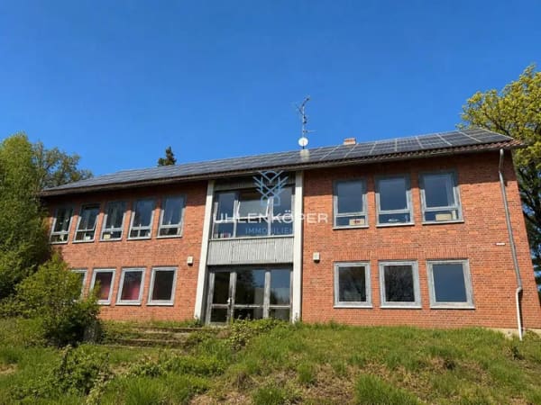 Immobilie in Waddeweitz - Platz für große Träume -Einfamilienhaus mit anliegender Dorfschule - Bild 0