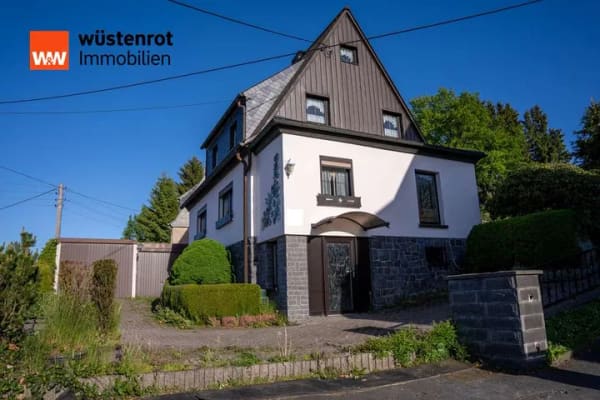 Immobilie in Schönheide - Massives Einfamilienhaus mit ausgebautem Dachgeschoss und schönem Grundstück - Bild 0