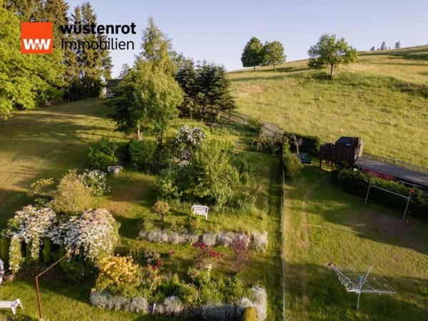 Immobilie in Schönheide - Massives Einfamilienhaus mit ausgebautem Dachgeschoss und schönem Grundstück - Bild 2