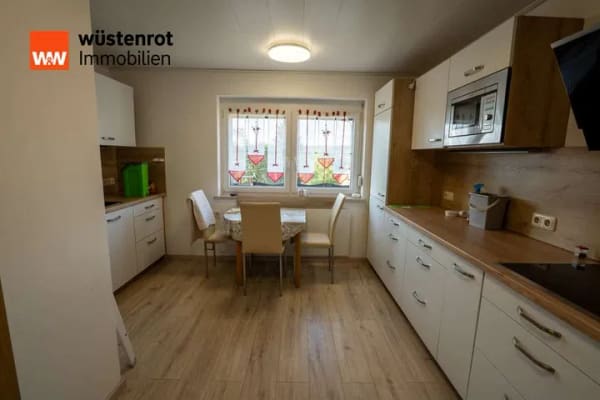 Immobilie in Schönheide - Massives Einfamilienhaus mit ausgebautem Dachgeschoss und schönem Grundstück - Bild 4