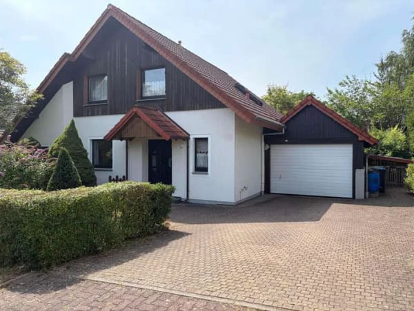 Immobilie in Dörentrup - Klassisches Einfamilienhaus mit viel Platz, Wintergarten, Kamin und großem Grundstück - Bild 0