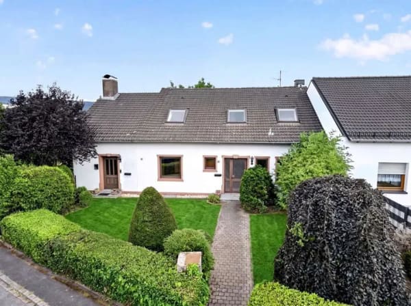 Immobilie in Gusterath - Großzügiges Wohnen mit schönem Garten - Einfamilienhaus mit Einliegerwohnung - Bild 1