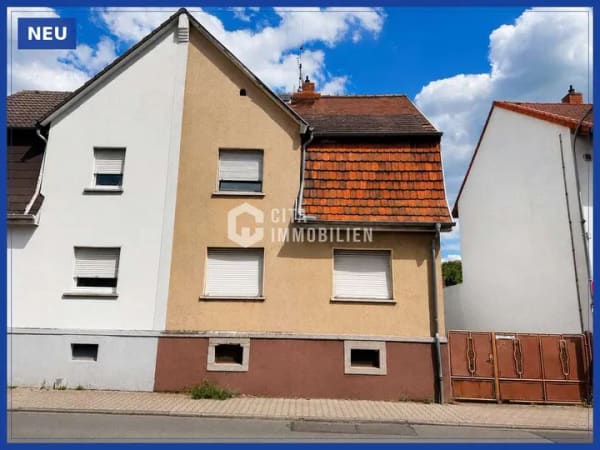 Immobilie in Rödermark - Leerstehende Doppelhaushälfte mit großem Grundstück, Anbau & Garage in Rödermark - Bild 0