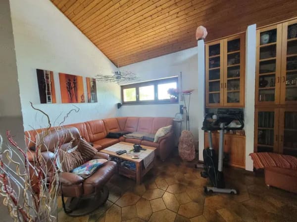 Immobilie in Kirchheim - Ausgefallene Architekur - mit Galerie, hellen Räumen und Platz für die große Familie! ELW vorhanden! - Bild 3