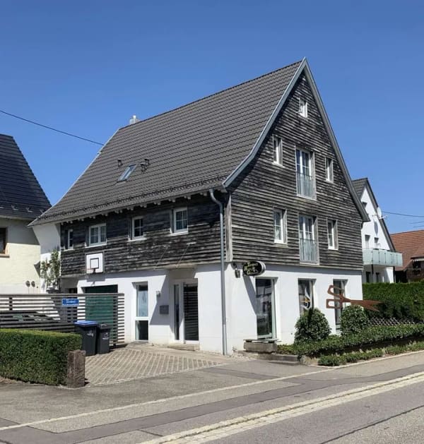 Immobilie in Deckenpfronn - Wohnen mit Charakter: Großzügiges Einfamilienhaus mit Gewerbeeinheit in Deckenpfronn - Bild 0