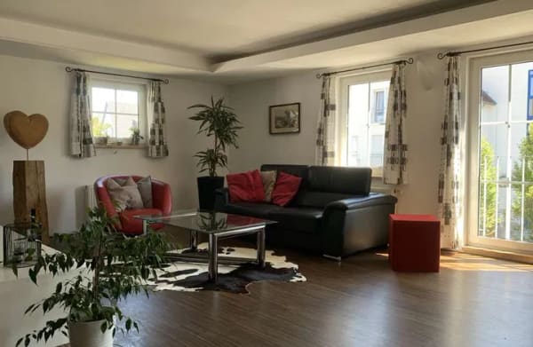 Immobilie in Deckenpfronn - Wohnen mit Charakter: Großzügiges Einfamilienhaus mit Gewerbeeinheit in Deckenpfronn - Bild 4