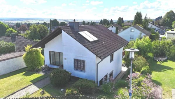 Immobilie in Hofgeismar - Gepflegtes Einfamilienhaus in schöner Wohnlage von Hofgeismar (Grundstück mit Erbbaurecht) - Bild 1