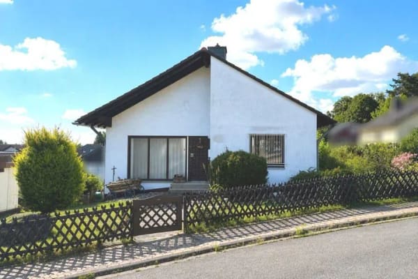 Immobilie in Hofgeismar - Gepflegtes Einfamilienhaus in schöner Wohnlage von Hofgeismar (Grundstück mit Erbbaurecht) - Bild 2