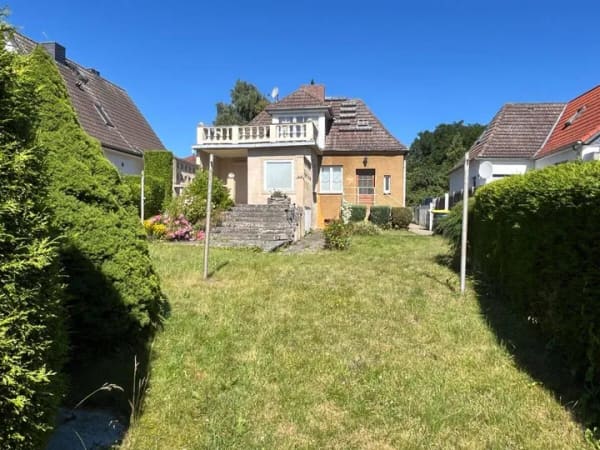 Immobilie in Teterow - Am Stadtrand: Markantes Sanierungsobjekt unweit des Teterower Sees.... - Bild 0