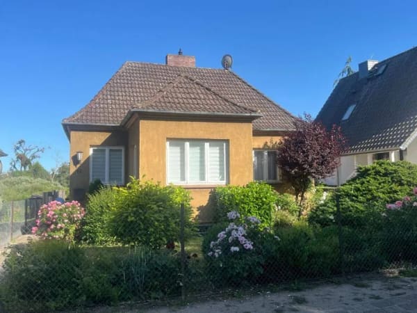 Immobilie in Teterow - Am Stadtrand: Markantes Sanierungsobjekt unweit des Teterower Sees.... - Bild 1