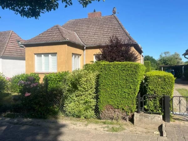 Immobilie in Teterow - Am Stadtrand: Markantes Sanierungsobjekt unweit des Teterower Sees.... - Bild 2