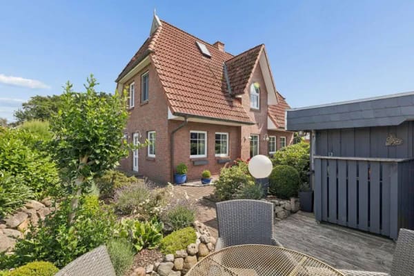 Immobilie in Lüdersburg - Stilvoll wohnen in Lüdersburg - Feldrandlage, Sauna und zwei Carports - Bild 0