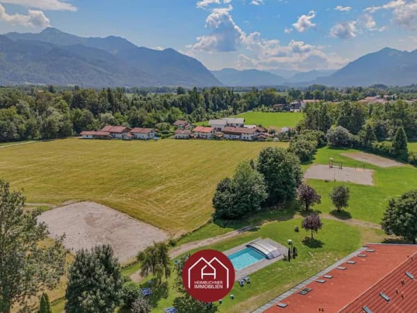 Immobilie in Übersee - Erdgeschosswohnung mit eigenem Garten, Pool & Tennisplatz am Chiemsee - Bild 3