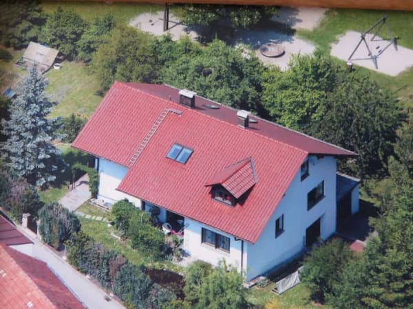 Immobilie in Velden - Zweifamilienhaus mit Terrasse, 2 Garagen, 1113 qm Grund Am Doppl 2, 84149 Velden, Hanglage - Bild 0