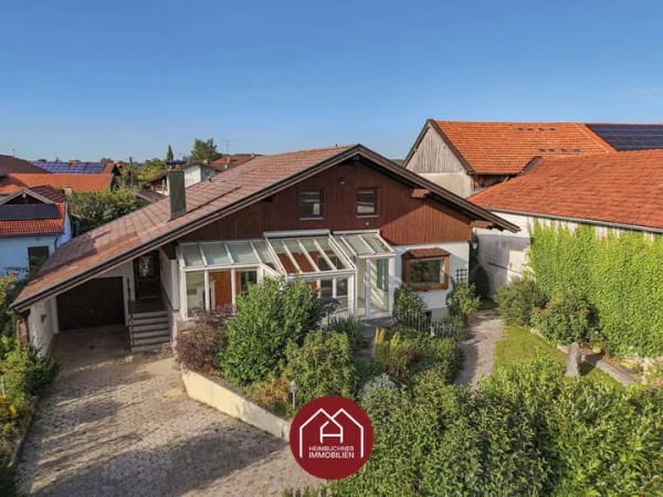 Immobilie in Feldkirchen-Westerham - Einfamilienhaus mit viel Platz, Wintergarten, Sauna & vielseitigen Nutzungsmöglichkeiten - Bild 0
