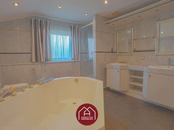 Immobilie in Feldkirchen-Westerham - Einfamilienhaus mit viel Platz, Wintergarten, Sauna & vielseitigen Nutzungsmöglichkeiten - Bild 3