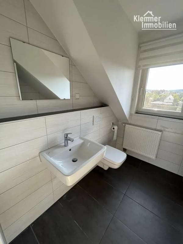 Immobilie in Marktheidenfeld - Modernisierte Dachgeschosswohnung mit Balkon in attraktiver Lage von Marktheidenfeld - Bild 2