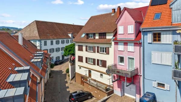 Immobilie in Engen - Wohnen mit Charakter: Charmante 2,5 Zimmer Wohnung in der historischen Altstadt von Engen - Bild 1