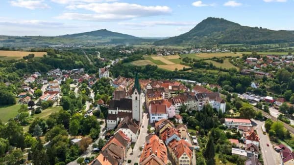 Immobilie in Engen - Wohnen mit Charakter: Charmante 2,5 Zimmer Wohnung in der historischen Altstadt von Engen - Bild 3