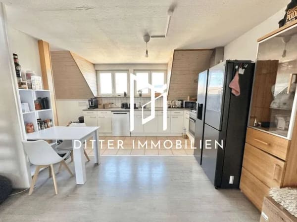 Immobilie in Lauda-Königshofen - Dachgeschosswohnung (Maisonette) mit 2 Balkonen und Weitblick über Lauda - Bild 0