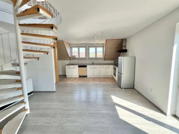 Immobilie in Lauda-Königshofen - Dachgeschosswohnung (Maisonette) mit 2 Balkonen und Weitblick über Lauda - Bild 1