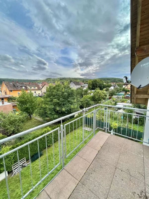 Immobilie in Lauda-Königshofen - Dachgeschosswohnung (Maisonette) mit 2 Balkonen und Weitblick über Lauda - Bild 4
