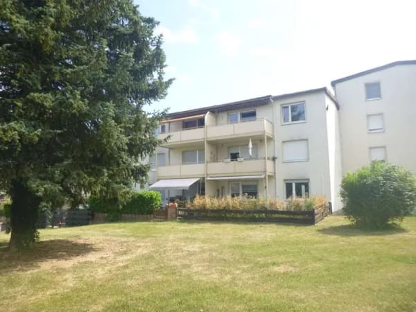 Immobilie in Bad Vilbel - Für Eigennutzer und Anleger: perfekt aufgeteilte 3-Zimmer-ETW mit Blick ins Grüne ! - Bild 0