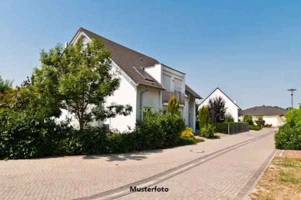 Immobilie in Hanerau-Hademarschen - 2-Familienhaus nebst Doppelgarage - provisionsfrei - Bild 0