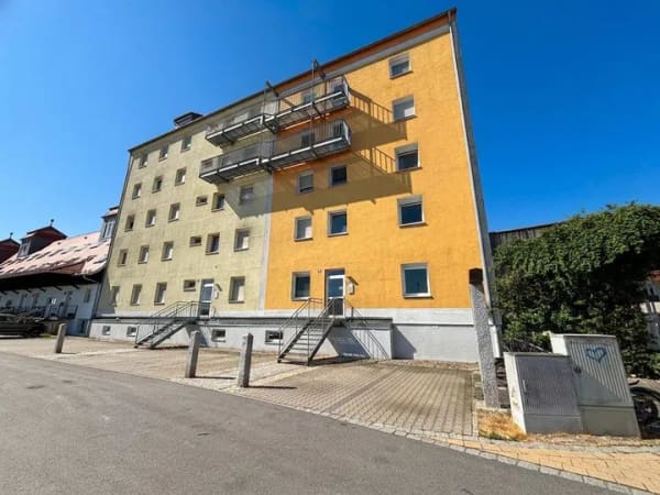 Immobilie in Obertraubling - Schöne helle und sanierte 2-Zimmer Eigentumswohnung mit Terrasse  in Obertraubling - Bild 0