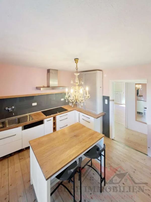 Immobilie in Prien am Chiemsee - Wohnen mit Seele und Weitblick: Lichtdurchflutete 3 -Zimmer-Wohnung mit Kampenwand-Blick - Bild 0