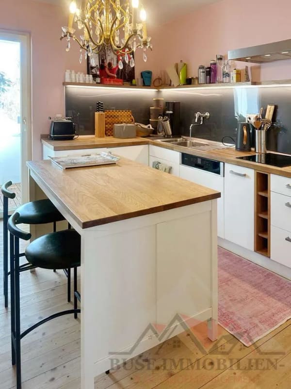 Immobilie in Prien am Chiemsee - Wohnen mit Seele und Weitblick: Lichtdurchflutete 3 -Zimmer-Wohnung mit Kampenwand-Blick - Bild 1