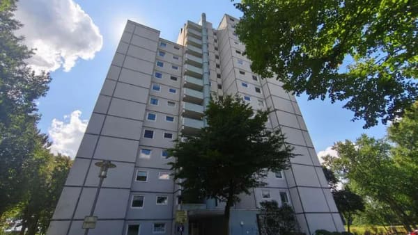 Immobilie in Uetersen - Gepflegte 1-Zimmer-Eigentumswohnung mit Loggia und Weitblick im 13. Obergeschoss - Bild 3