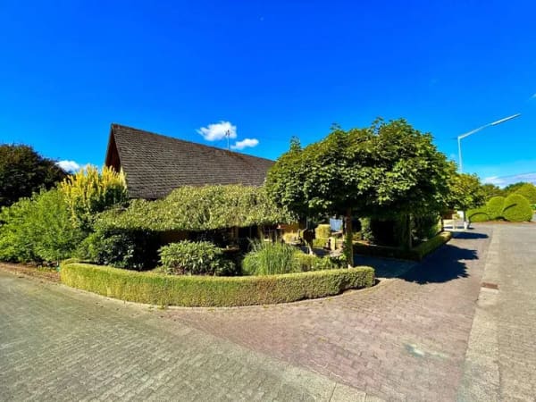 Immobilie in Scheuerfeld - **Großzügiges Einfamilienhaus mit Charme in bevorzugter Wohnlage von Scheuerfeld** - Bild 3