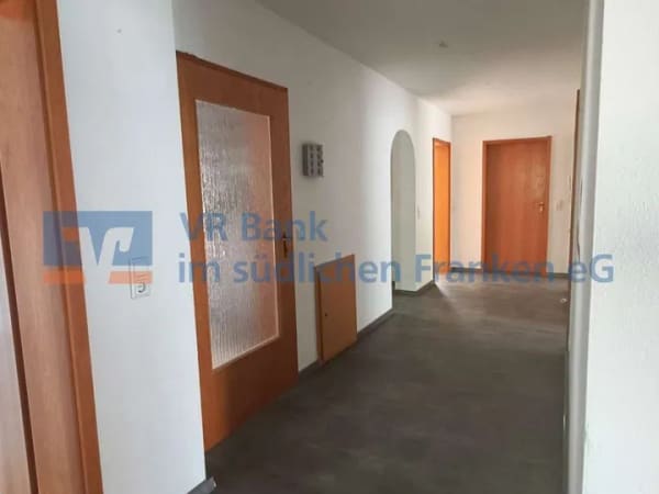 Immobilie in Aurach - Großzügiges Einfamilienhaus mit Ausbaupotential und Doppelgarage - Bild 3