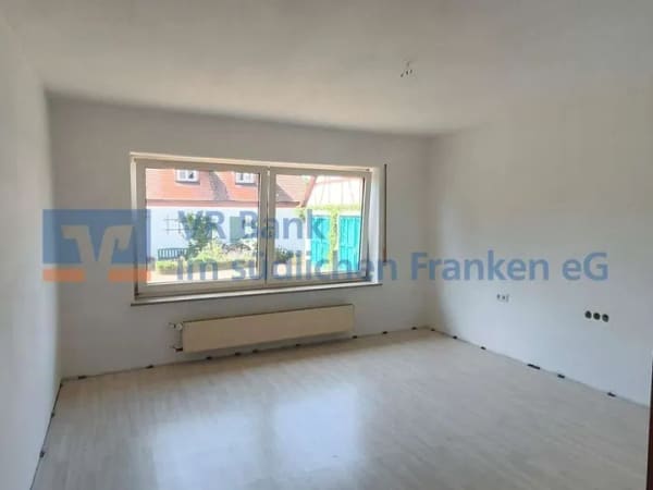 Immobilie in Aurach - Großzügiges Einfamilienhaus mit Ausbaupotential und Doppelgarage - Bild 4