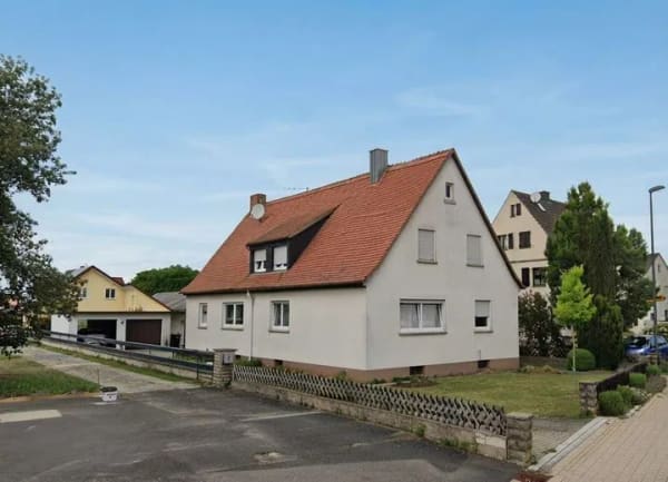 Immobilie in Kolitzheim - Gediegenes Einfamilienhaus mit Einliegerwohnung in Kolitzheim - Bild 0