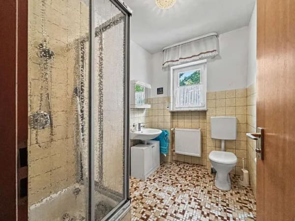 Immobilie in Kolitzheim - Gediegenes Einfamilienhaus mit Einliegerwohnung in Kolitzheim - Bild 4