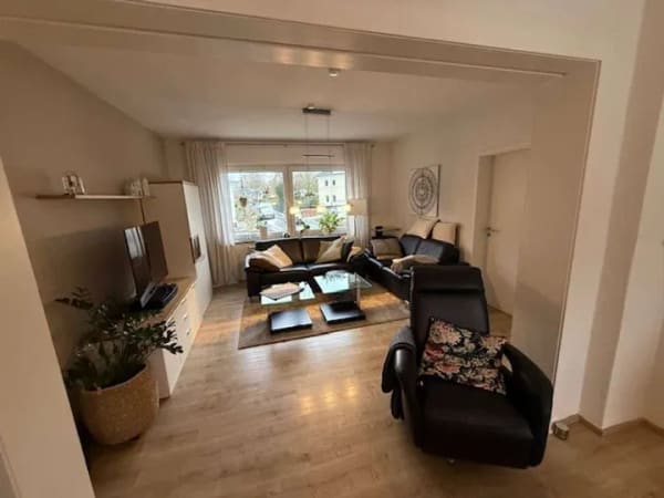 Immobilie in Waltrop - Wohnen im Berg,  Ein-/ Zweifamilienhaus mit Keller und ca. 64 qm großer Garage!!! - Bild 1