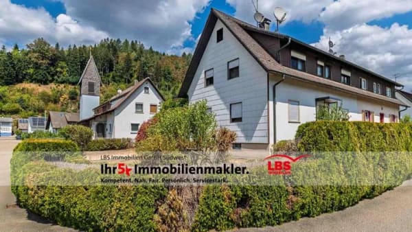Immobilie in Elzach - Doppelhaushälfte mit zwei freien Wohneinheiten, großen Terrassen und Garagen in Elzach! - Bild 0