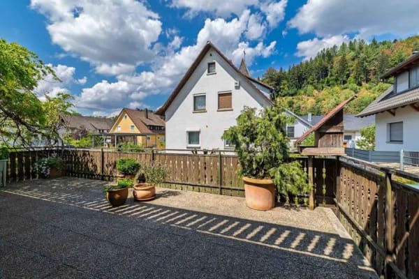 Immobilie in Elzach - Doppelhaushälfte mit zwei freien Wohneinheiten, großen Terrassen und Garagen in Elzach! - Bild 4