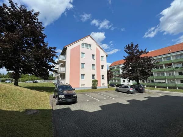 Immobilie in Hainichen - Schöne, helle 3-Raum-Wohnung mit zwei Balkonen und Stellplatz!  - Bild 2
