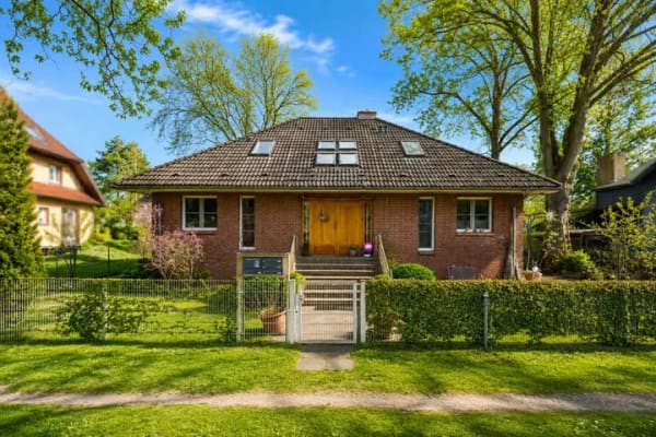 Immobilie in Falkensee - Schöne 2-Zimmer-Dachgeschosswohnung mit Terrasse im modernen Landhausstil in bester Villenlage - Bild 0