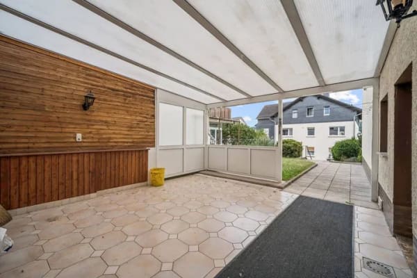 Immobilie in Staufenberg - Großzügiges Zweifamilienhaus mit weitläufigem Grundstück in Staufenberg-Treis! - Bild 1