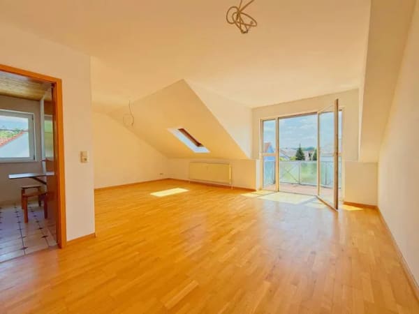 Immobilie in Teublitz - Helle, neu überarbeitete 2,5-Zimmer-Wohnung mit Südbalkon, Stellplatz und direktem Weg zur Höllohe - Bild 0